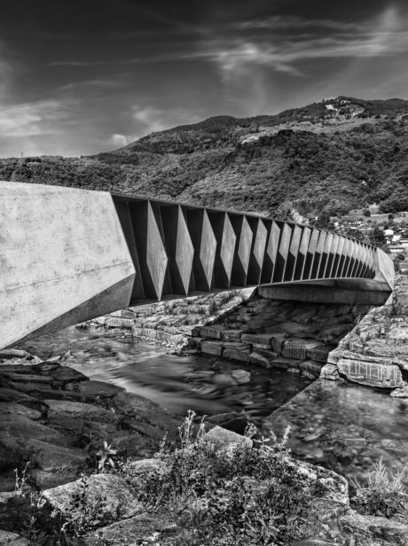 Rifacimento del ponte tra le due sponde, del Vedeggio lungo via Industria Torricella-Taverne
