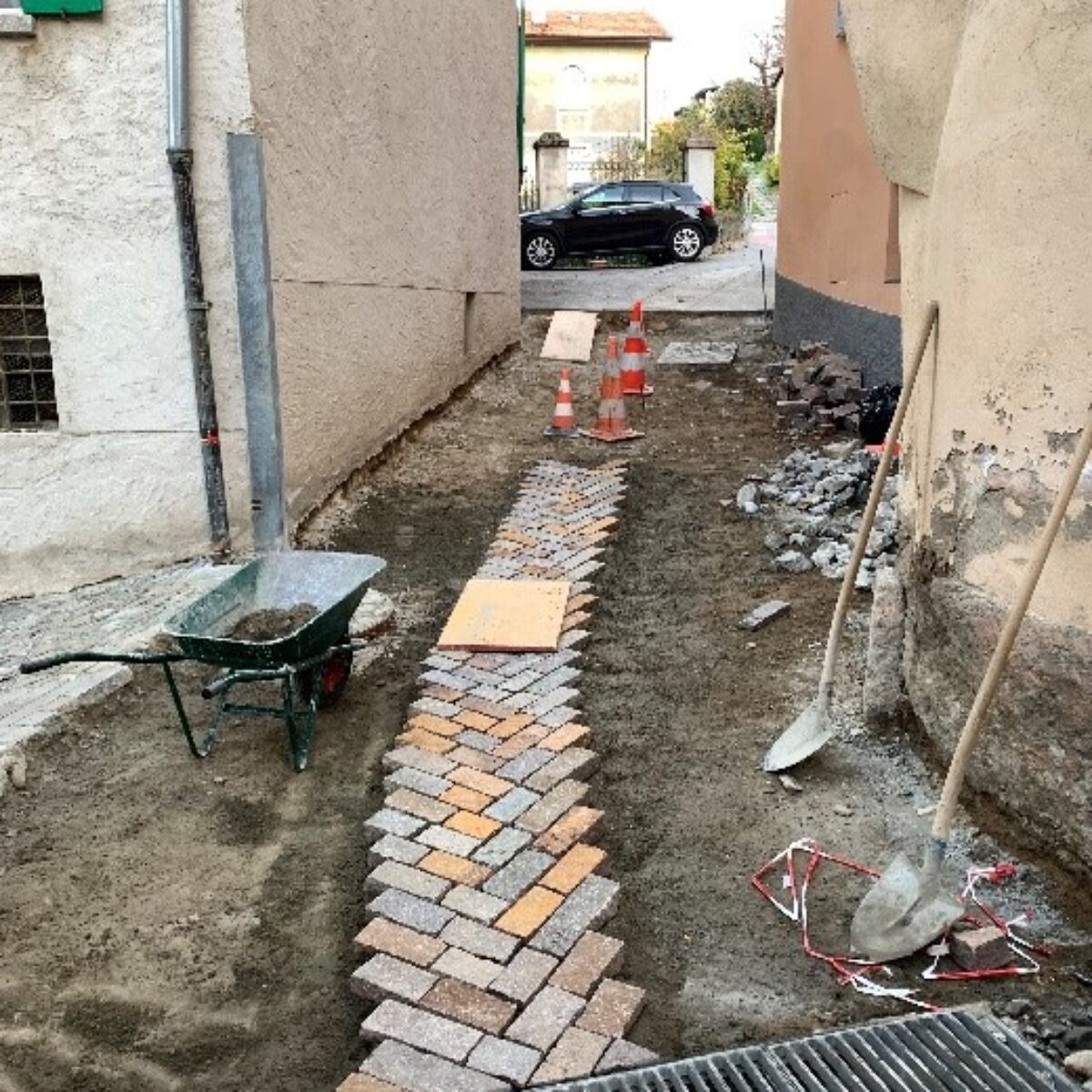 Realizzazione pavimentazione pregiata, rifacimento e potenziamento infrastrutture nucleo Aranno